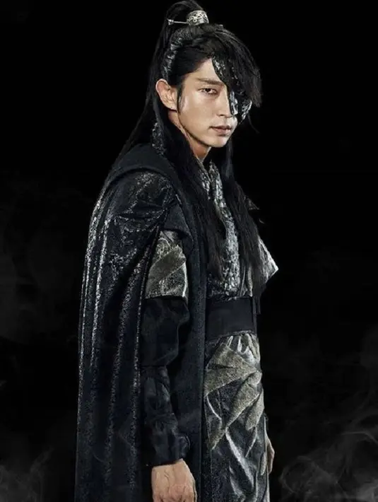 Lee Joon Ki tampil memesona saat menjadi pangeran di drama Scarlet Heart Ryeo. (Foto: pinterest.com)