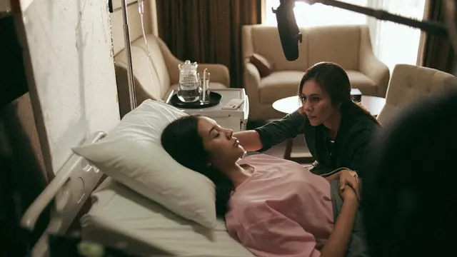 Akting Jadi Ibu dan Anak, Ini 6 Potret Anya Geraldine dan Wulan Guritno