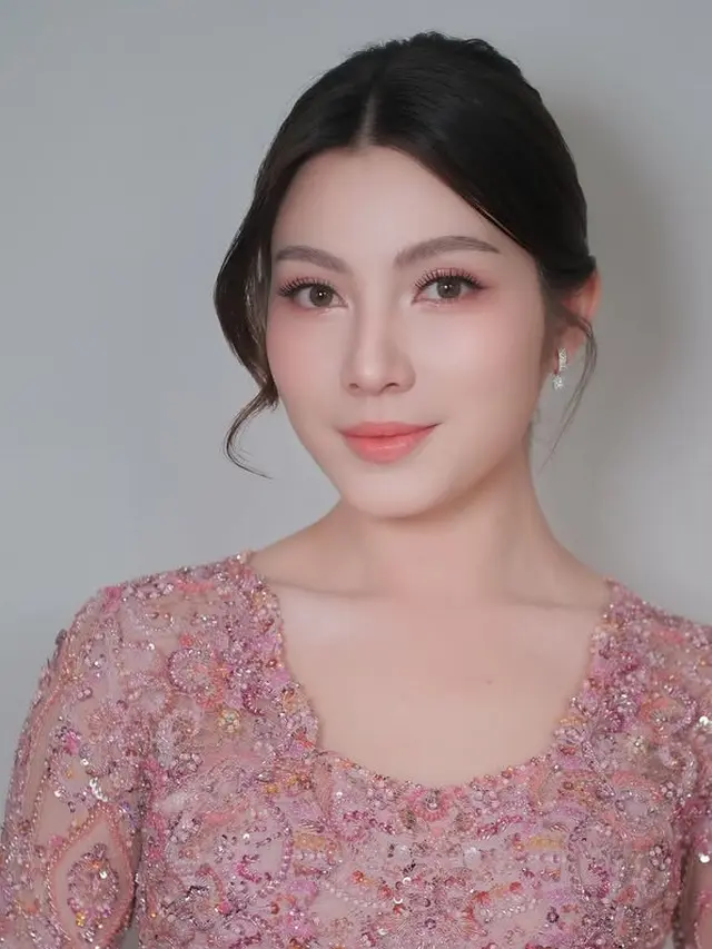 Haviza Devi saat Tunangan dengan Harris Vriza di Medan. [@yulia_yang_mua]