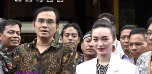 Setelah dipilih menjadi Dokter Klinik Pancasila, Zaskia Gotik akan menulis kegiatannya sehari-hari dalam diary pancasila dan akan dikoreksi oleh Direktur Dokter Klinik Pancasila di akhir bulan.