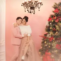 Pemotretan Audi Marissa dan Anthony Xie bertema Natal. (Sumber: Instagram/fdphotography90)