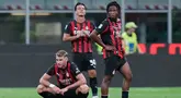 Pemain AC Milan tampak kecewa setelah takluk dengan skor 1-2 oleh Cremonese di laga matchday 1 Serie A 2025/2026 di San Siro, Minggu (24/08/2025) awal hari WIB. (AP Photo/Luca Bruno)