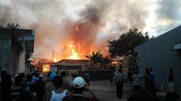 Kebakaran pabrik kayu lapis ekspor di Desa Jenang Kecamatan Majenang, Cilacap. (Liputan6.com/BPBD Cilacap/Muhamad Ridlo)