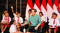 Presiden Jokowi bertemu langsung dengan sejumlah pelajar Papua dalam sebuah audiensi yang digelar di Ballroom Cendrawasih, Swiss-Belhotel, Kota Jayapura, Provinsi Papua. (Istimewa)