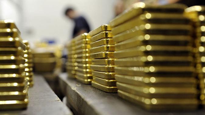 Aksi jual terjadi dan kekhawatiran terhadap situasi ekonomi China membuat harga emas turun 0,5 persen menjadi US$ 1.153,60 per ounce.