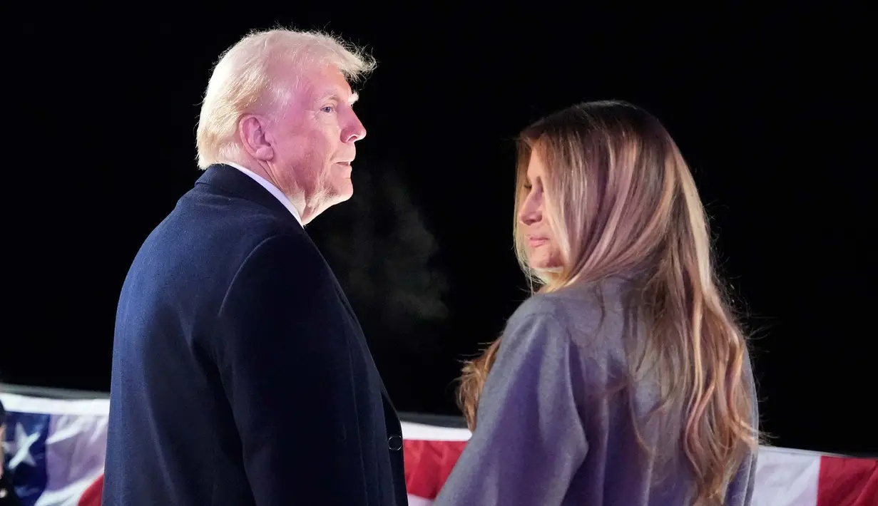 Jelang pelantikannya sebagai Presiden Amerika Serikat ke-47, Donald Trump dikabarkan telah mendarat di ibu kota Amerika Serikat, Washington DC pada Sabtu 18 Januari 2025 malam waktu setempat. (Alex Brandon/POOL/AFP)