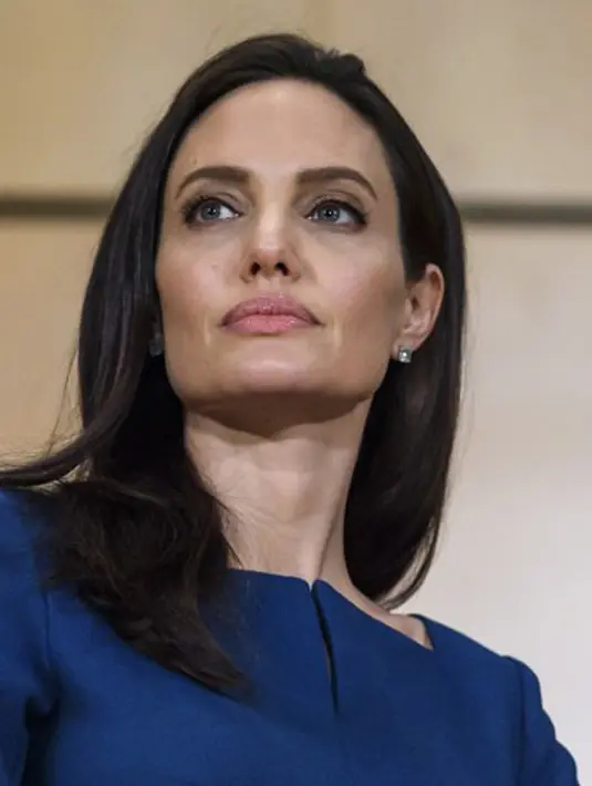 Di awal perceraian, Angelina Jolie dan Brad Pitt sempat berseteru urusan anak. Kini semuanya berangsur membaik, dan mereka pun sepakat untuk berbagi dalam mengurus anak selama keputusan hak asuh belum ditetapkan. (AFP/Bintang.com)