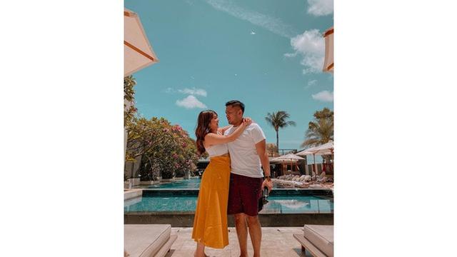 6 Gaya Liburan Kesha Ratuliu di Bali, Mesra Bareng Pacar