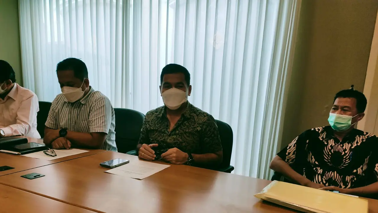 Apindo Jatim bakal menempuh jalur hukum atas UMK Jatim 2022. (Dian Kurniawan/Liputan6.com)