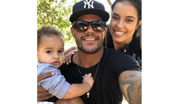 Jarang Tersorot, Ini 6 Potret Hangat David Da Silva dengan Sang Anak