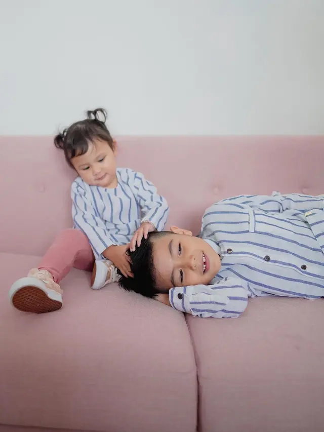 6 Potret Kompak Buah Hati Ryan Delon dan Sharena, Menggemaskan