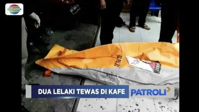 Polisi memastikan dua pengunjung kafe yang tewas bersimbah darah merupakan korban pembunuhan.