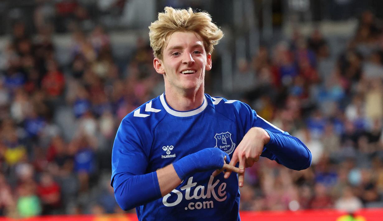 Bursa transfer pemain musim dingin 2022/2023 di Eropa telah resmi ditutup. Pada pekan terakhir, setidaknya terjadi 5 perpindahan pemain beraroma kejutan yang dibarengi dengan harga mahal. Dua transfer di antaranya dilakukan oleh Chelsea yang tengah berusaha membangun skuadnya kembali. Berikut daftar perpindahan kelima pemain tersebut. (AFP/David Gray)