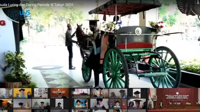 Deretan Kendaraan Ramah Lingkungan saat Wisuda Drive-thru UNS