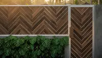 8 Model Pagar Rumah Ramah Lingkungan dari Kayu Daur Ulang Modern untuk Hunian Berkelanjutan
