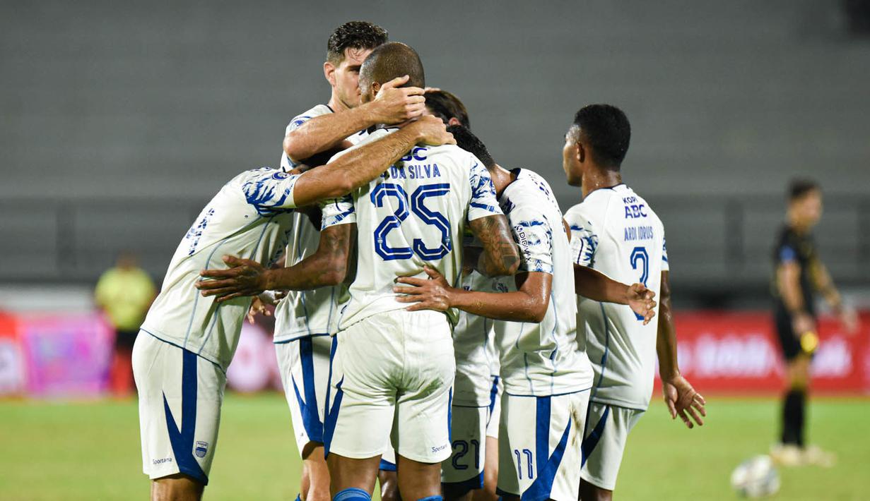 Maung Bandung akhirnya bersorak karena mencetak gol pada menit ke-25. David da Silva jadi aktornya setelah menerima umpan dari sisi kiri yang dikirim Frets Butuan. (Dok. Persib)