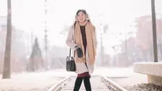 Neneng Rosediana atau yang dikenal dengan Ochi Rosdiana ini memang kerap mencuri perhatian publik. Bukan hanya soal bakat aktingnya saja, akan tetapi gaya penampilan Ochi juga jadi sorotan. (Liputan6.com/IG/@ochi24)