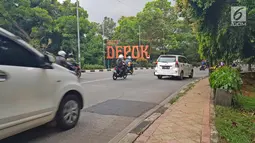 Sejumlah kendaraan melintas di kawasan Depok, Jawa Barat, Senin (9/4). Pemerintah Jawa Barat merencanakan mencoba jalan berbayar dengan metode ERP pada 2019 di sejumlah ruas jalan Margonda, Kota Depok. (Liputan6.com/Herman Zakharia)
