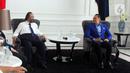 Ketua Umum Partai Nasdem Surya Paloh (kiri) berbincang dengan Ketua Umum Partai Demokrat Agus Harimurti Yudhoyono atau AHY (kanan) di Kantor DPP Nasdem, Jakarta, Kamis (23/6/2022). Pertemuan keduanya untuk melakukan komunikasi dalam rangka penjajakan koalisi menjelang Pemilu 2024. (Liputan6.com/Angga Yuniar)