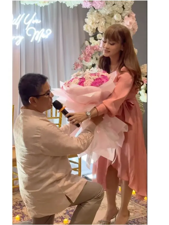 Siap Lepas Status Janda, Ini 6 Potret Acara Lamaran Anita Hara