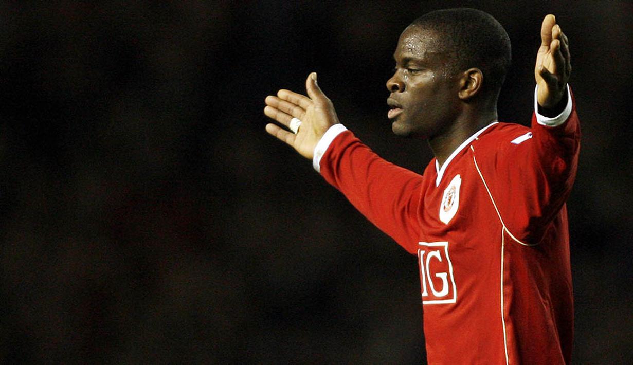 4. Louis Saha (Manchester United), dirinya berhasil mempersembahkan dua gelar Liga Inggris dan Piala Champions bagi Red Devils. Sayang kemudian cedera menghantui striker Prancis ini sehingga kariernya meredup. (AFP/Andrew Yates)