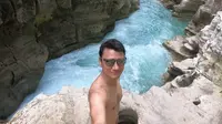 Christian Sugiono di air terjun Waimarang di Sumba Timur (Dok.Instagram/@csugiono/https://www.instagram.com/p/Byj2DDEBn3l/komarudin)