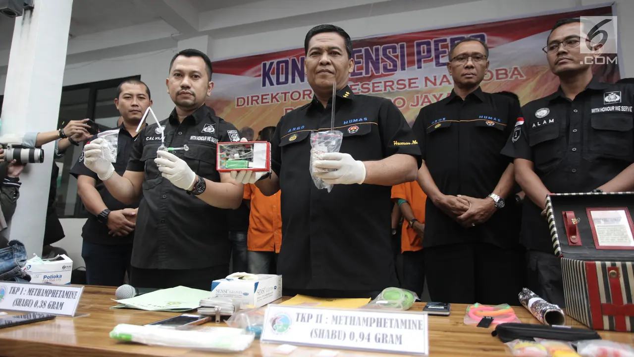 Polisi Rilis Barang Bukti Kasus Narkoba Anak-Anak Ratu Dangdut Elvy Sukaesih
