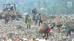 Suasana Tempat Pembuangan Akhir (TPA) Galuga, Bogor (20/5). Indonesia memproduksi sampah plastik sebanyak 175.000 ton per hari dan menjadi penyumbang sampah terbesar kedua di dunia, setelah China. (Merdeka.com/Arie Basuki)