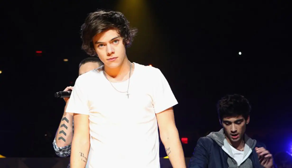 Meskipun telah bubar, para personel grup band One Direction tetap berhubungan baik. Terbukti saat salah satu teman mereka, Harry Styles berulang tahun. Mereka meramaikan Twitter dengan ucapan ulang tahun untuk Styles. (AFP/Bintang.com)