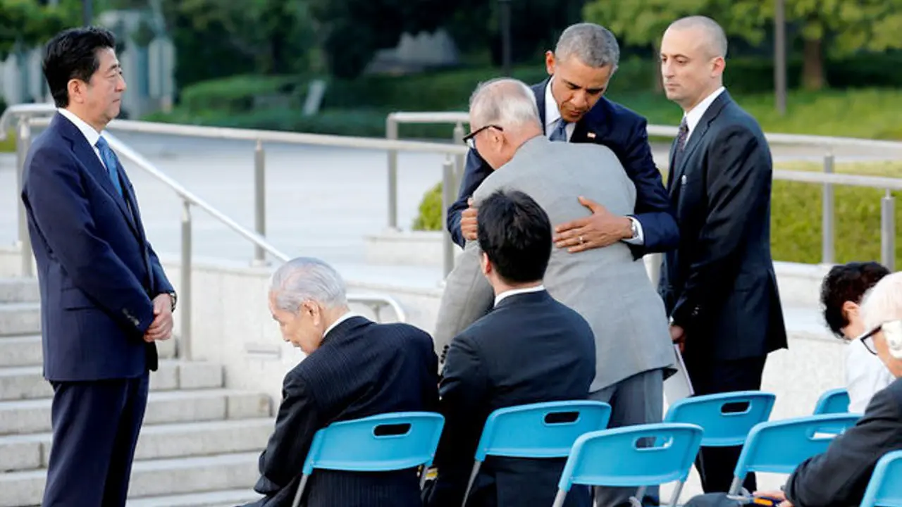 Obama memeluk penyintas bom atom Hiroshima, Shigeaki Mori 