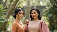 Inspirasi Anggun Dress Panjang Brokat Kombinasi Warna Earth Tone untuk Tampilan Menawan. Foto: Gemini
