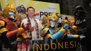 Wakil Gubernur DKI Jakarta Basuki Tjahaja Purnama (tengah) berpose dengan pecinta cosplay usai memberikan keterangan pelaksanaan Jakarta Cosplay Parade di Balaikota DKI Jakarta, (10/10/2014). (Liputan6.com/Herman Zakharia)