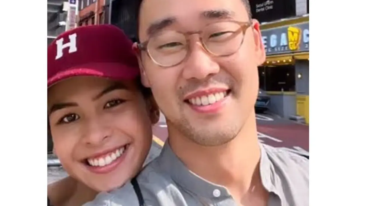 9 Potret Maudy Ayunda Mudik ke Korea Selatan Bareng Suami, Curi Perhatian