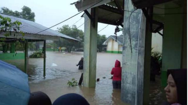 Banjir Kepung Manado, Warga Diminta Mengungsi
