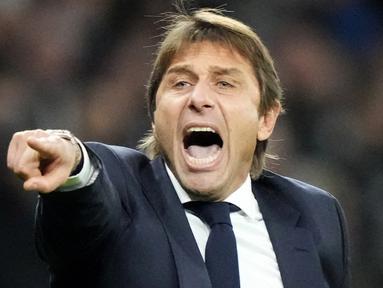 Antonio Conte mengawali kiprahnya sebagai juru taktik Tottenham Hotspur dengan hasil positif. (AP/Frank Augstein)