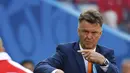 Louis van Gaal, pria berusia 62 tahun ini memiliki nama lengkap Aloysius Paulus Maria van Gaal. Usai ajang Piala Dunia 2014, pria kelahiran Amsterdam bersiap menangani klub Inggris, Manchester United. (REUTERS/Kai Pfaffenbach)