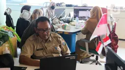 Usai menggelar halalbihalal bersama Gubernur dan Wakil Gubernur, Aparatur Sipil Negara (ASN) di lingkungan Balai Kota Jakarta memulai kembali aktivitas pekerjaan dan pelayanan kepada masyarakat. (Liputan6com/Herman Zakharia)