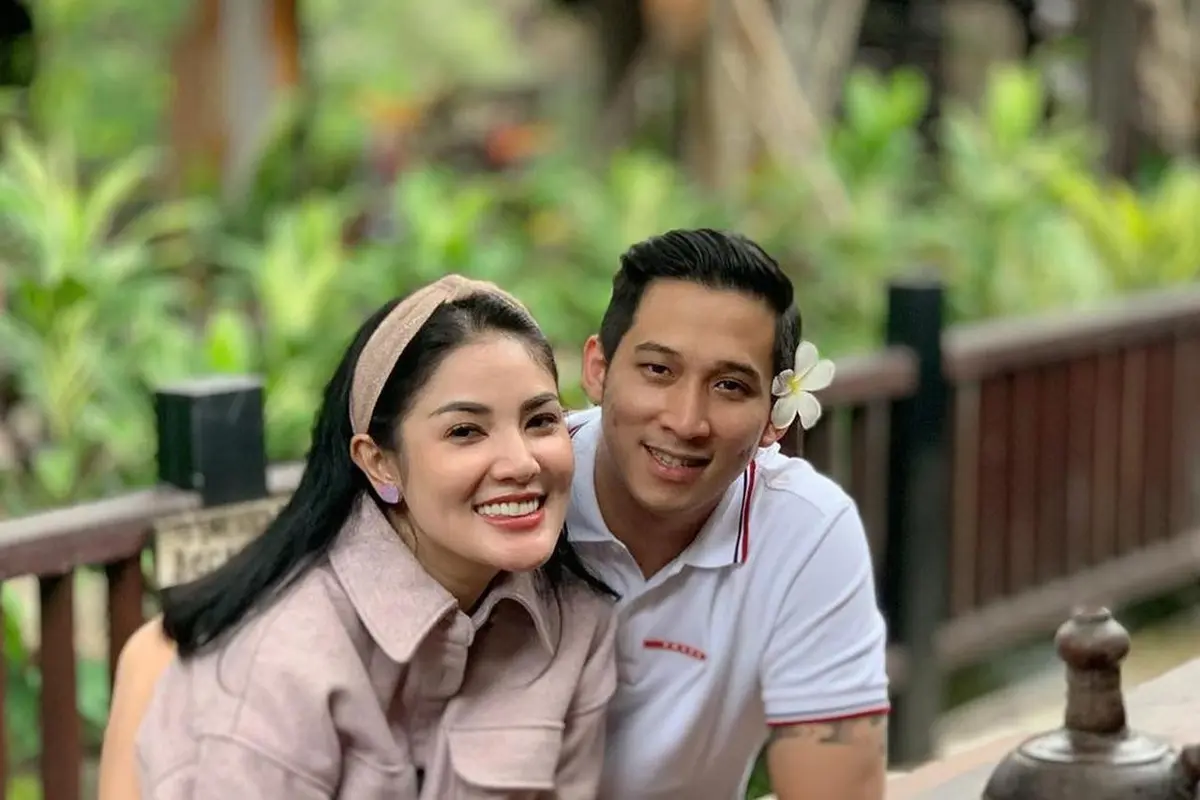 Gugat Cerai Suami, Ini 6 Potret Kenangan Nindy Ayunda dan Askara Harsono