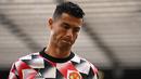 Ekspresi Ronaldo saat pemanasan sebelum pertandingan MU melawan Arsenal di Old Trafford. (AFP/Oli Scarff)