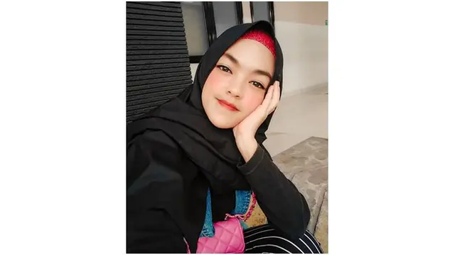 Dulu Riri sering menghiasi layar televisi dalam berbagai FTV dan sinetron sebagai tokoh antagonis.