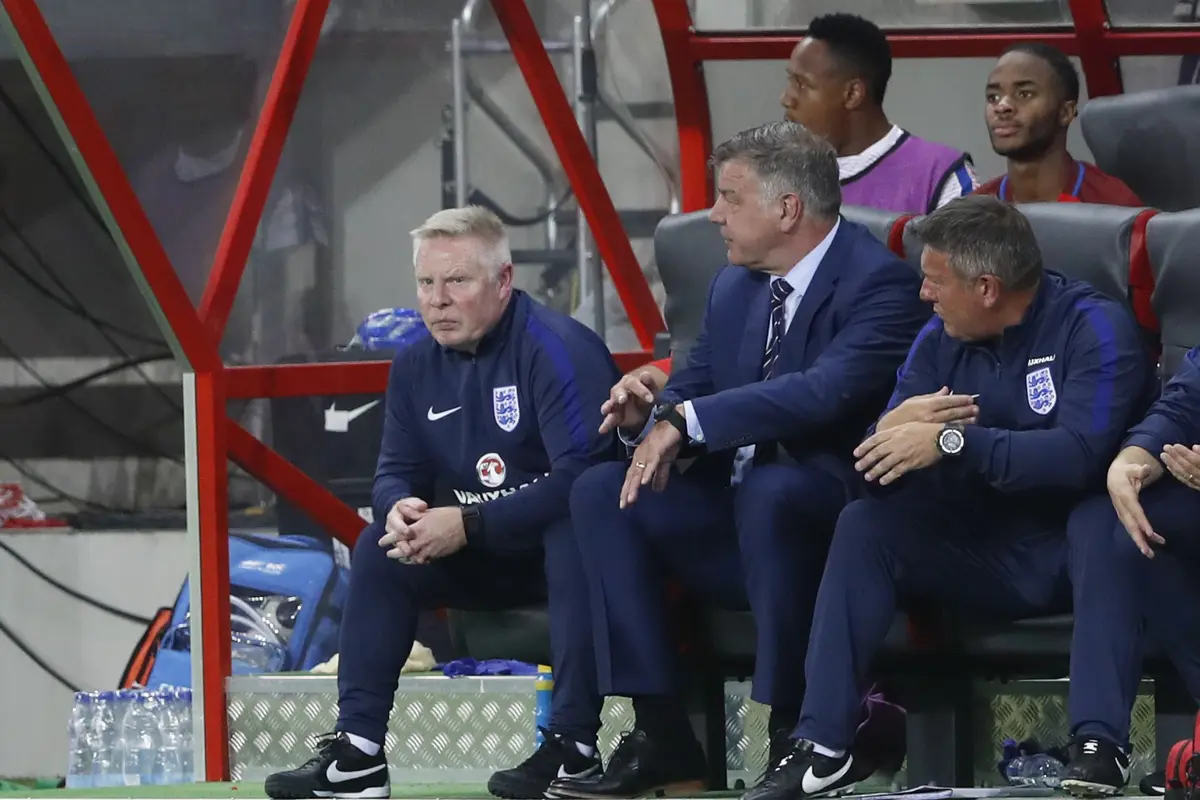 Pelatih Timnas Inggris, Sam Allardyce saat mendampingi timnya menghadapi Slovakia