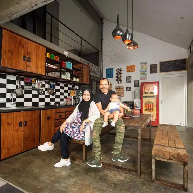 Dapur Sekaligus Ruang Tamu, Tempat Nongkrong Favorit