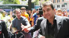 Barcelona&acute;s president Joan Laporta walks to the hotel upon his team's arrival in Rome on May 26, 2009 on the eve of the UEFA Champions League final opposing FC Barcelona to Manchester United. AFP PHOTO/ALBERTO PIZZOLI