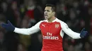 1. Alexis Sanchez, uzurnya Ribery dan Robben, membuat Munchen berniat mendatangkan penyerang asal Chile ini. Untuk memboyong pemain Arsenal ini, menurut Harian AS, raksasa Jerman itu menyiapkan dana sebesar 40 juta poundsterling. (AFP/Justin Tallis)