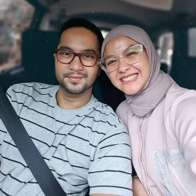 5 Tahun Bersama, Ini 6 Potret Manis Revalina S. Temat dan Suami yang Jarang Tersorot