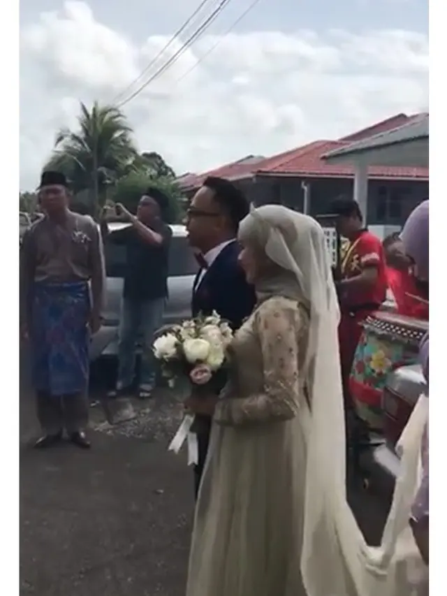 Resepsi Pengantin Muslim Tampilkan Barongsai