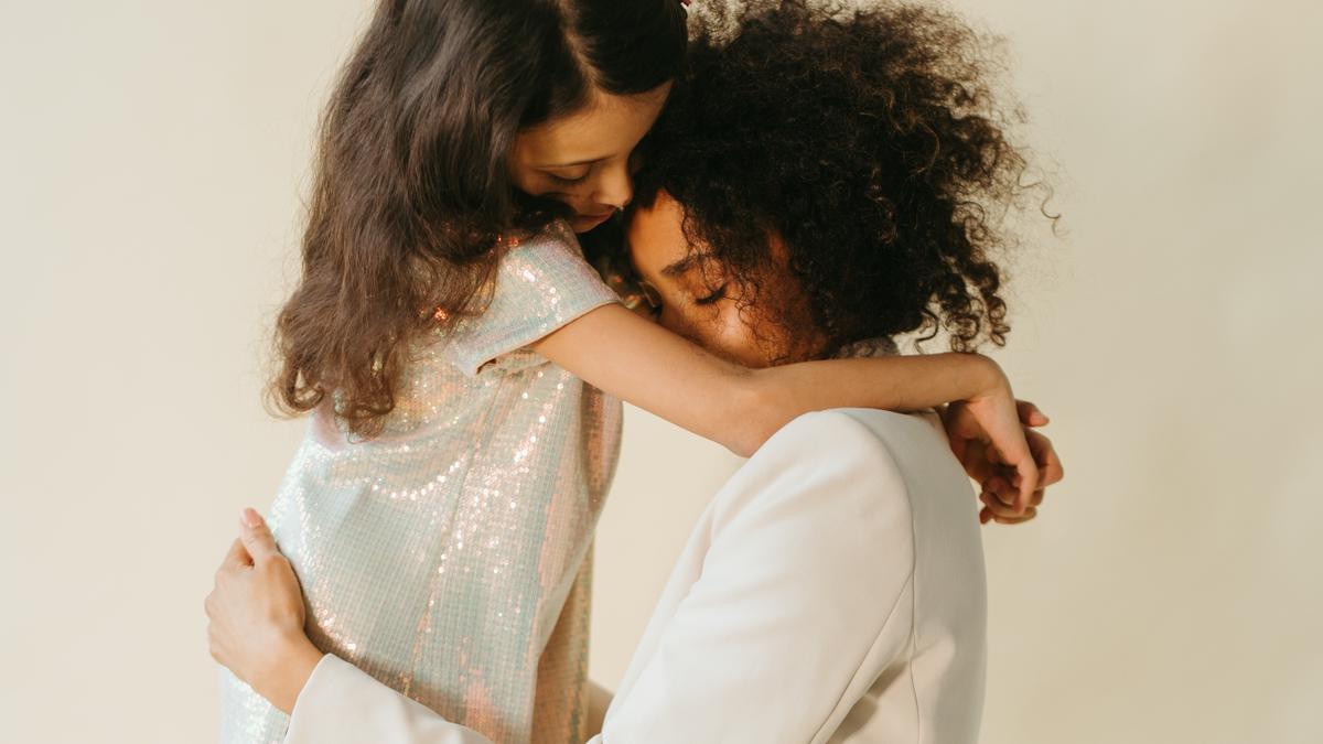 7 Cara Mengatasi Sedih Kehilangan Orang Tua untuk Selamanya - Health Liputan6.com