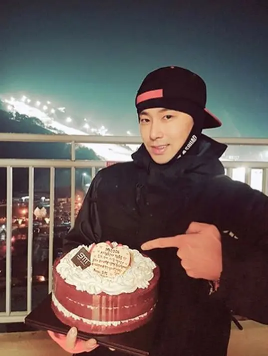 Melansir Soompi beberapa waktu lalu, Yunho dikabarkan akan menjalani projek pertamanya setelah wajib militer. Tersiar kabar, Yunho akan berperan di sebuah drama dan ia disebut akan menjadi pemeran utamanya. (Instagram/uknow_official)