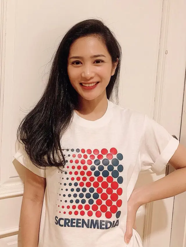 Kerap Tampil Mewah, Ini 7 Gaya Sederhana Bunga Zainal yang Curi Perhatian