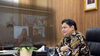 Menteri Koordinator Bidang Perekonomian Airlangga Hartarto, Selasa (16/11/2021), mengadakan pertemuan virtual dengan Menteri Perdagangan Luar Negeri dan Kerjasama Pembangunan Belanda Tom De Bruijn.